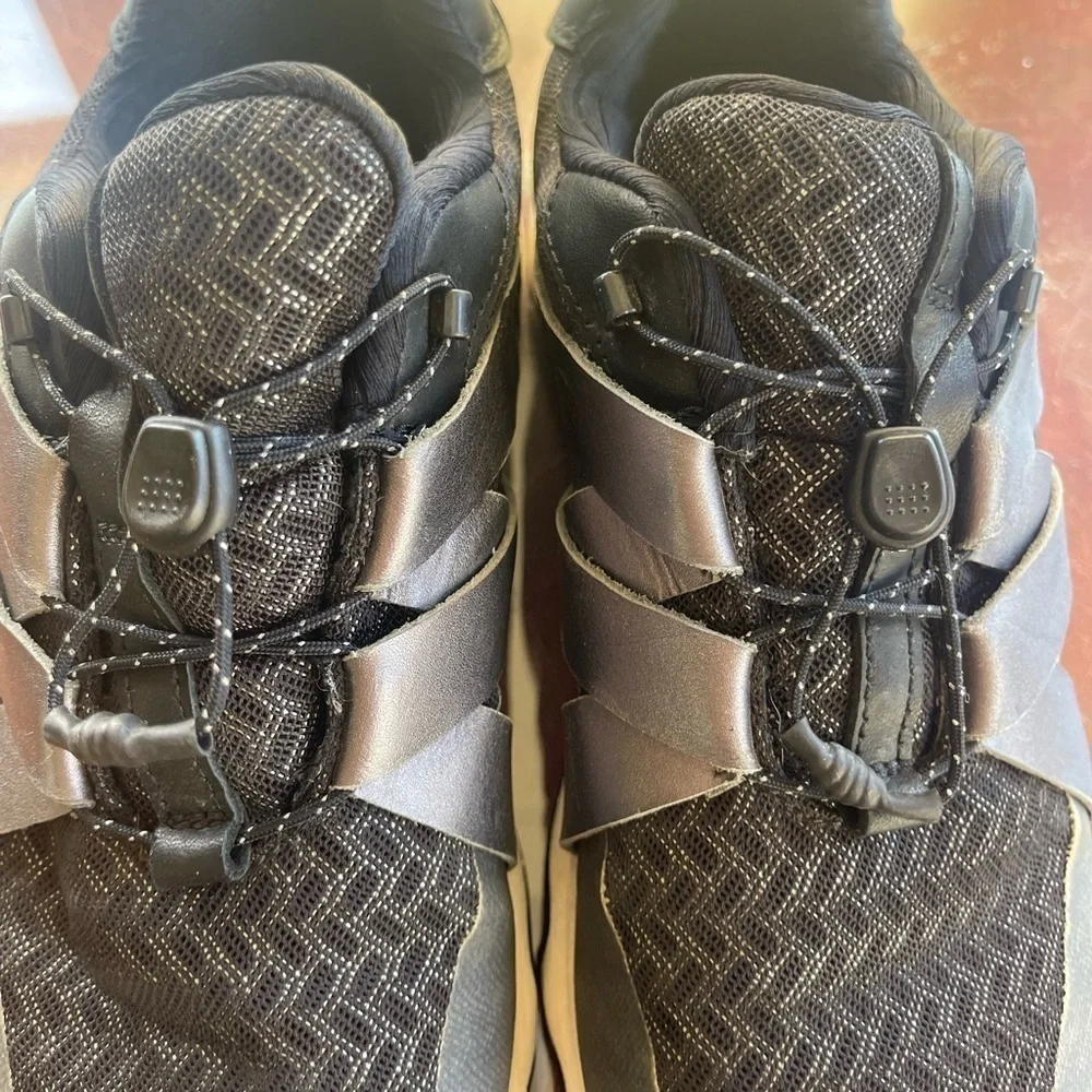 Sorel Athletic shoe. Sz 8.5